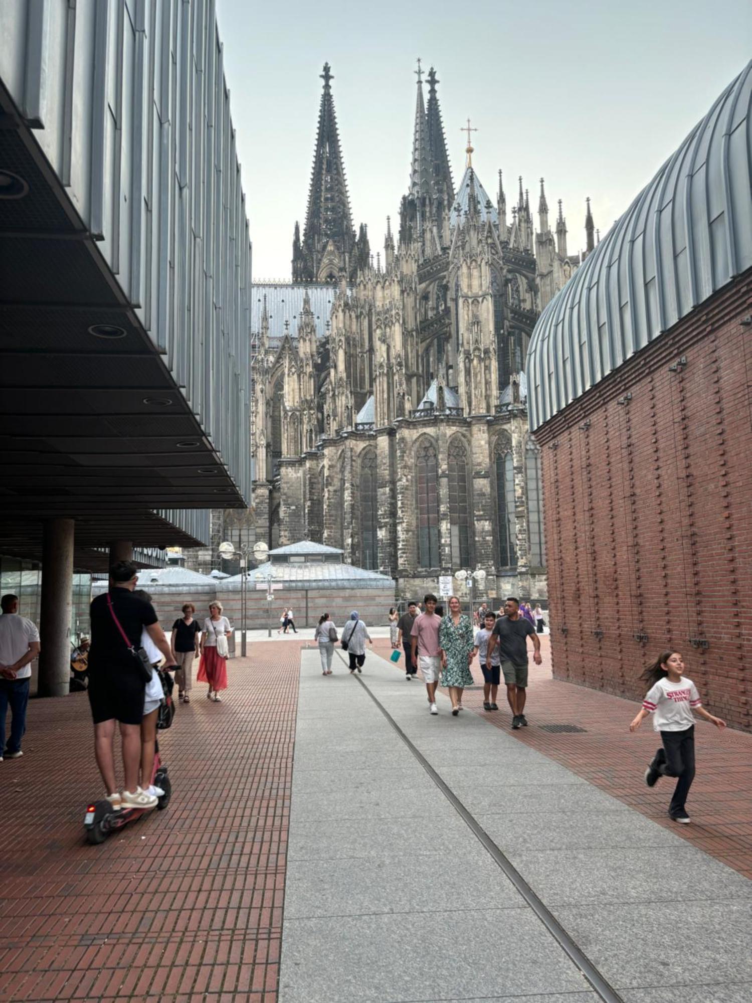 Koeln Wohnung 4 Min Naehe Von Hbf Und Dom Mit Garten ,Balkon & Office Exterior foto